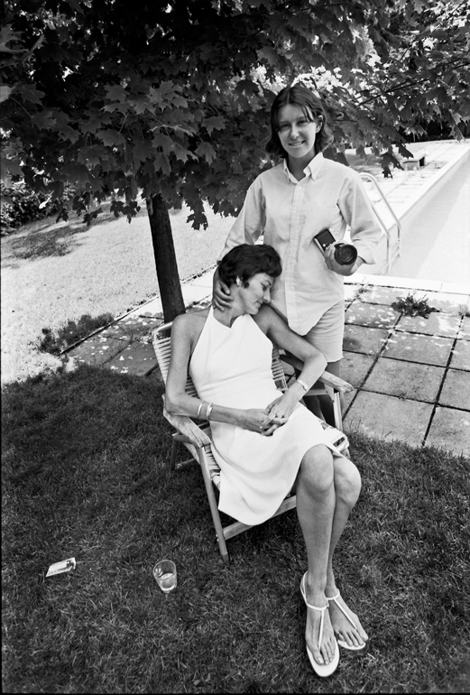 poets_SextonByPoolwDa#170E6